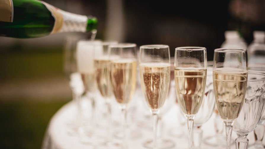 Депутати проголосували за заборону шампанського і коньяку: що зміниться в Україні