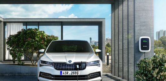 Skoda выпустила первый гибридный автомобиль: все характеристики  - today.ua