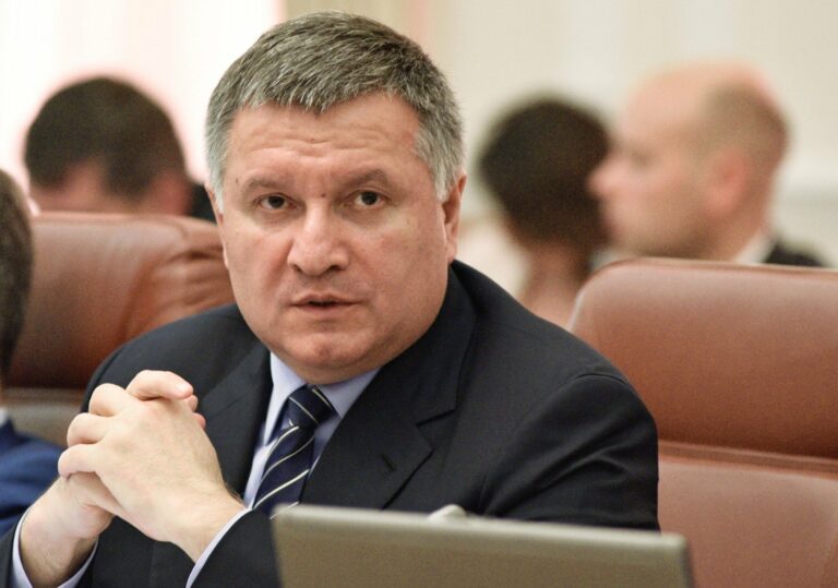“Ідіть до біса або назад до Януковича“: Аваков розкритикував главу ДБР за обшуки у Чорновол - today.ua