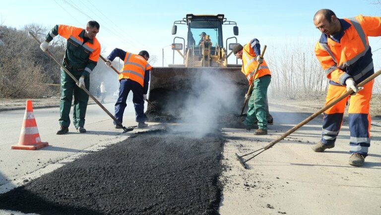 Украинские дороги будут ремонтировать за средства украинцев: подробности нового закона  - today.ua