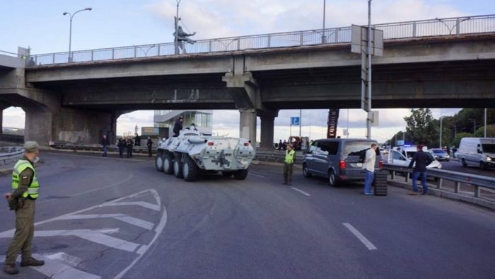 “Заради кохання“: стала відома причина захоплення мосту Метро в Києві - today.ua