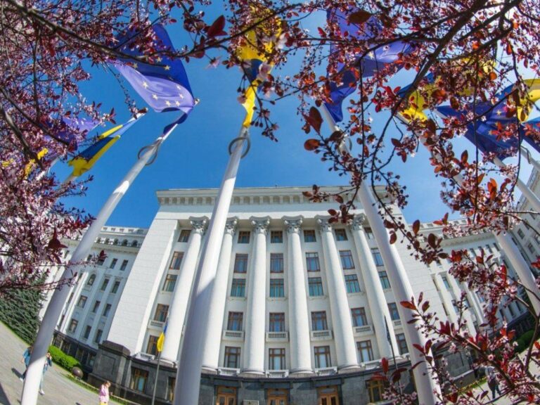 “Не хотим тратить бюджетные деньги“: Богдан пояснил отказ от переезда Офиса президента - today.ua