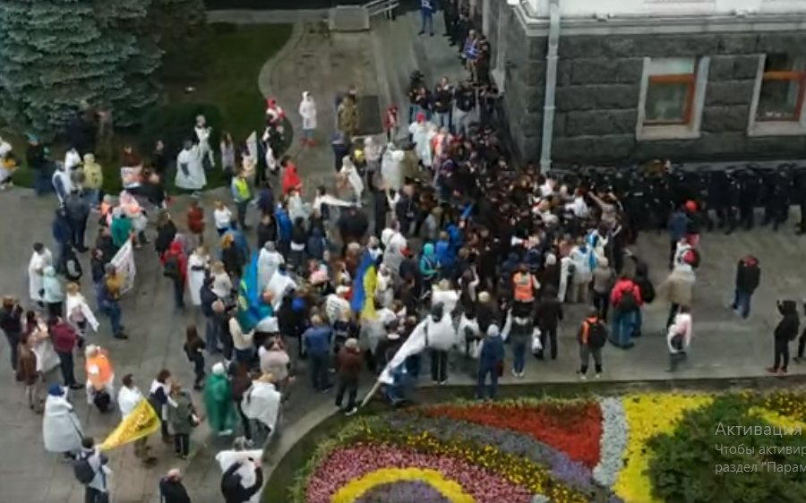 Первые стычки под Офисом президента Зеленского: что произошло