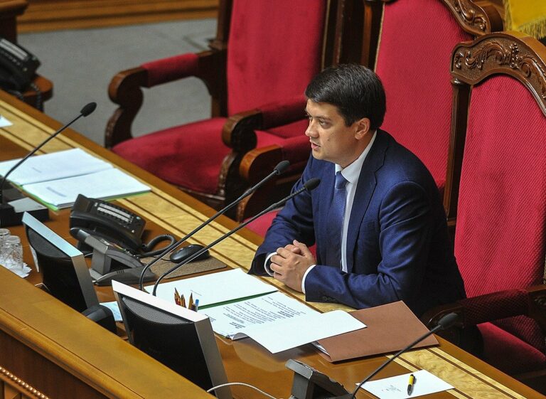 Разумков больше не возглавляет “Слугу народа“: избран новый глава партии - today.ua