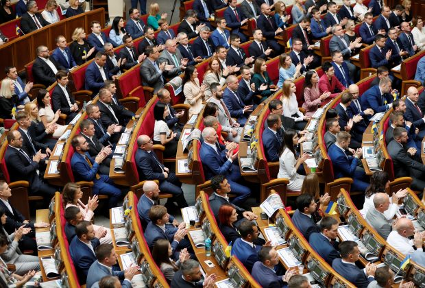 “Медведчук и Порошенко не поддержали“: Верховная Рада приняла закон об импичменте президента  - today.ua