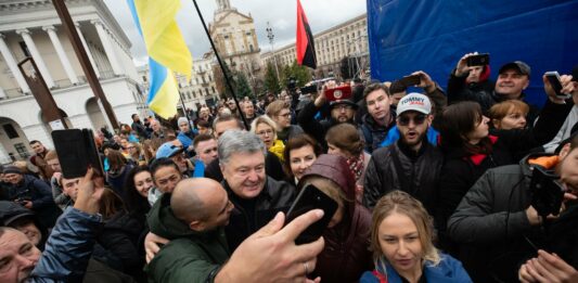 Таксист відмовився везти Петра Порошенка з Майдану - today.ua