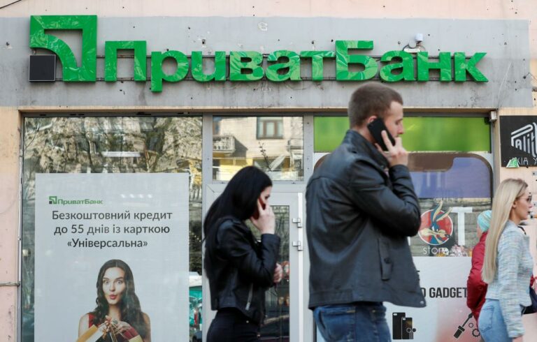 ПриватБанк закриває рахунки клієнтів: що відомо - today.ua