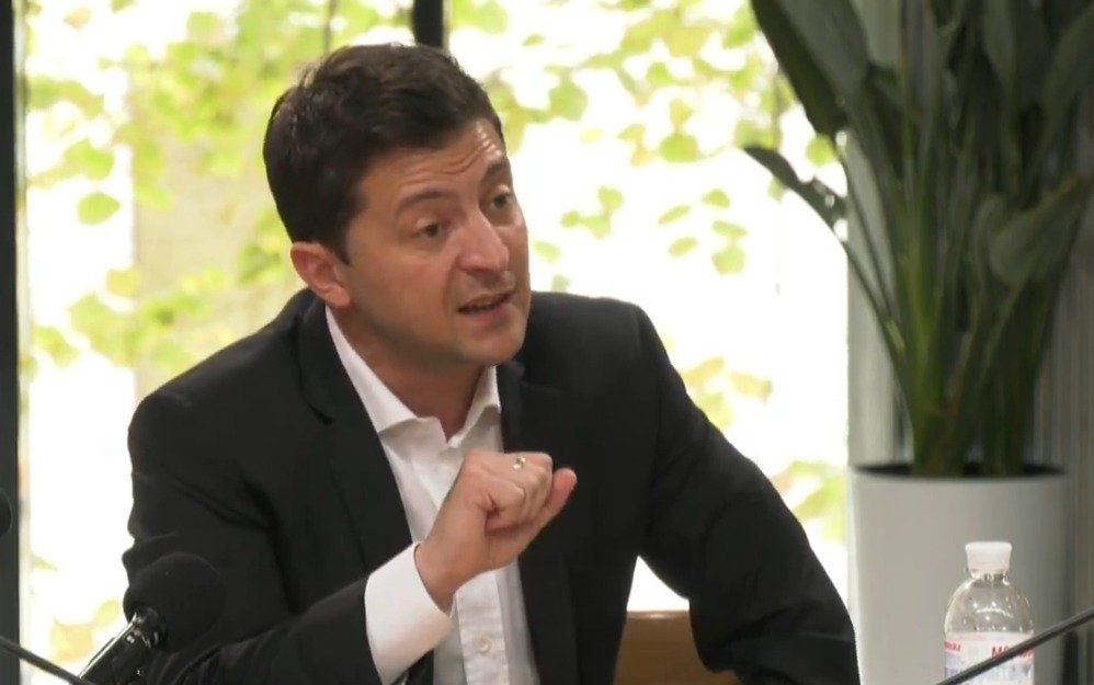 Кровопролития не будет: Зеленский пообещал сразу уйти, если соберется Майдан - today.ua