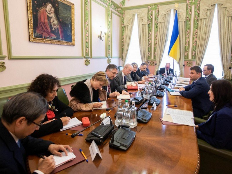 ПриватБанк не повернуть: Богдан без Зеленського провів переговори з послами країн G7 