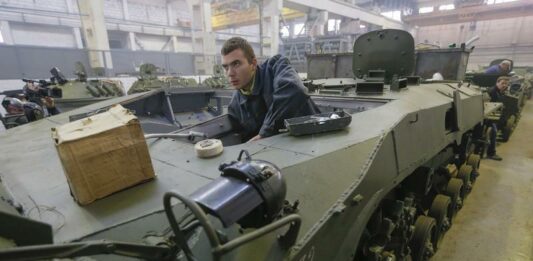 Силовики нагрянули з обшуками на Житомирський бронетанковий завод  - today.ua