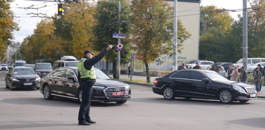 Новий кортеж Зеленського обурив українців (відео) - today.ua