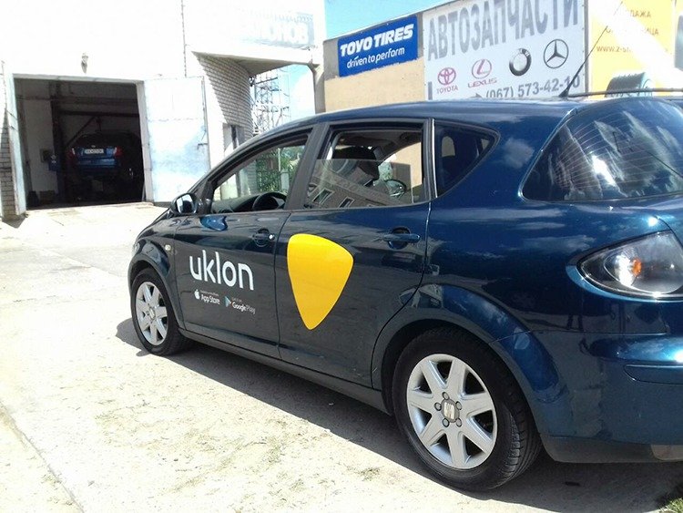 В Киеве таксист Uklon на тротуаре сбил дочку олимпийского чемпиона - today.ua