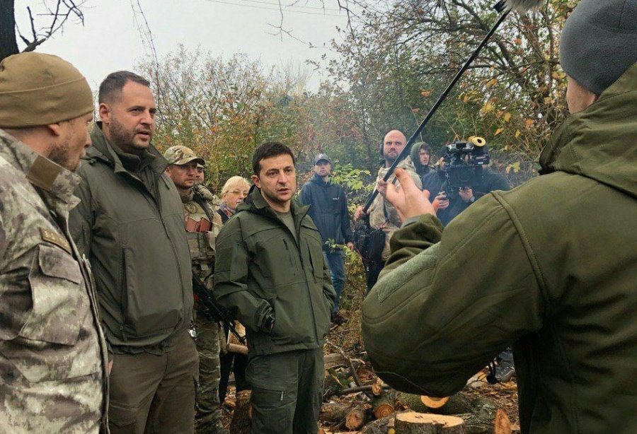 "Мені сорок другий рік, я ж не лох": Зеленський різко звернувся до добровольців на Донбасі