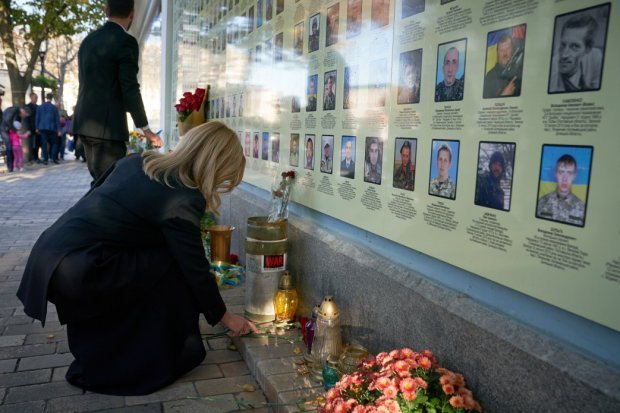 Володимир і Олена Зеленські вшанували пам'ять загиблих захисників України