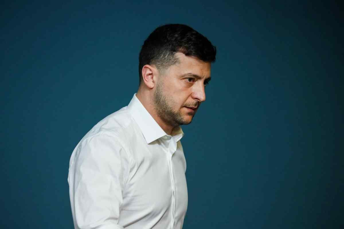 "На користь лікарів і вчителів": Зеленський скоротить витрати на чиновників