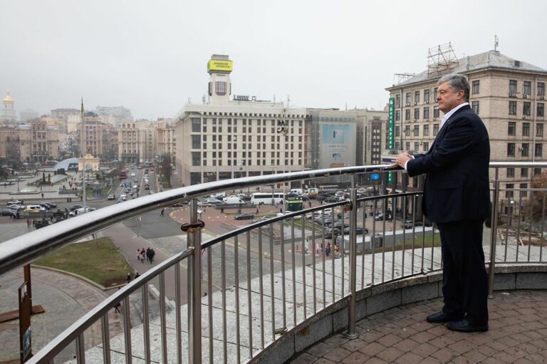 “С уверенностью смотрю в будущее“: Порошенко обратился к украинцам - today.ua