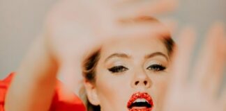 Новогодний макияж 2020: в тренде стрелки, блестки и красная помада - today.ua