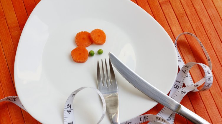 ТОП-3 самых опасных метода похудения: диетологи развеяли популярные мифы  - today.ua