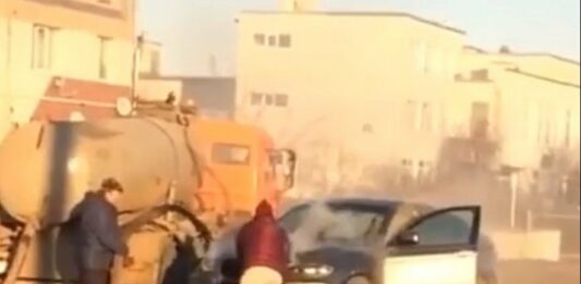 Эпическое видео: в России загоревшийся BMW X6 потушили дерьмом - today.ua