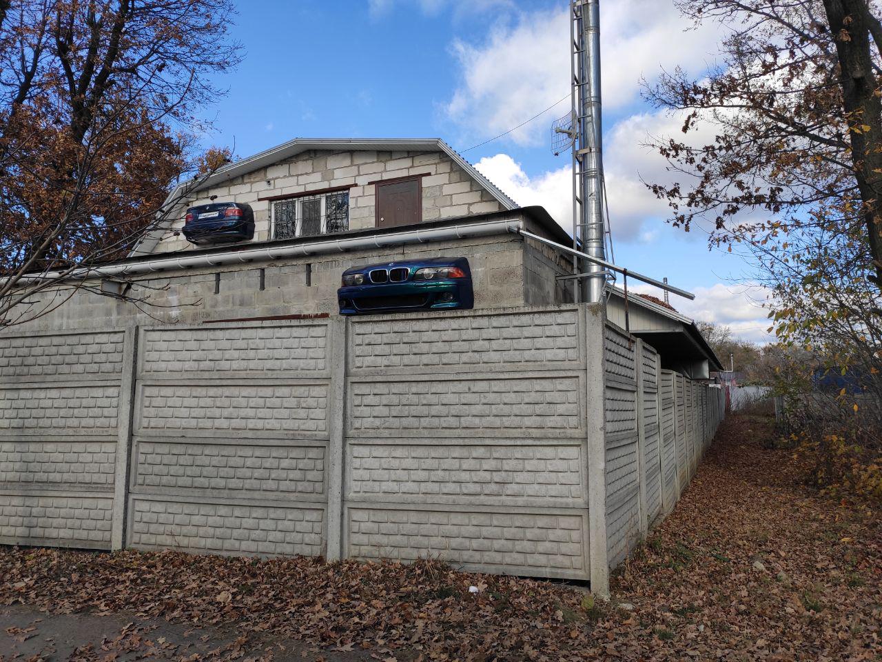 "Евробляху" замуровали в дом, чтобы не растамаживать