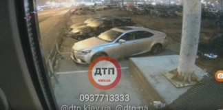 Lexus розчавив пішоходів: Момент страшної аварії на Осокорках у Києві потрапив на відео  - today.ua