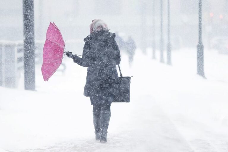 Синоптики объявили штормовое предупреждение: в каких областях Украины разгуляется непогода - today.ua
