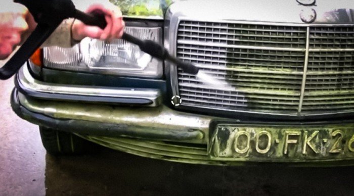 Як виглядає Mercedes, який не мили 30 років