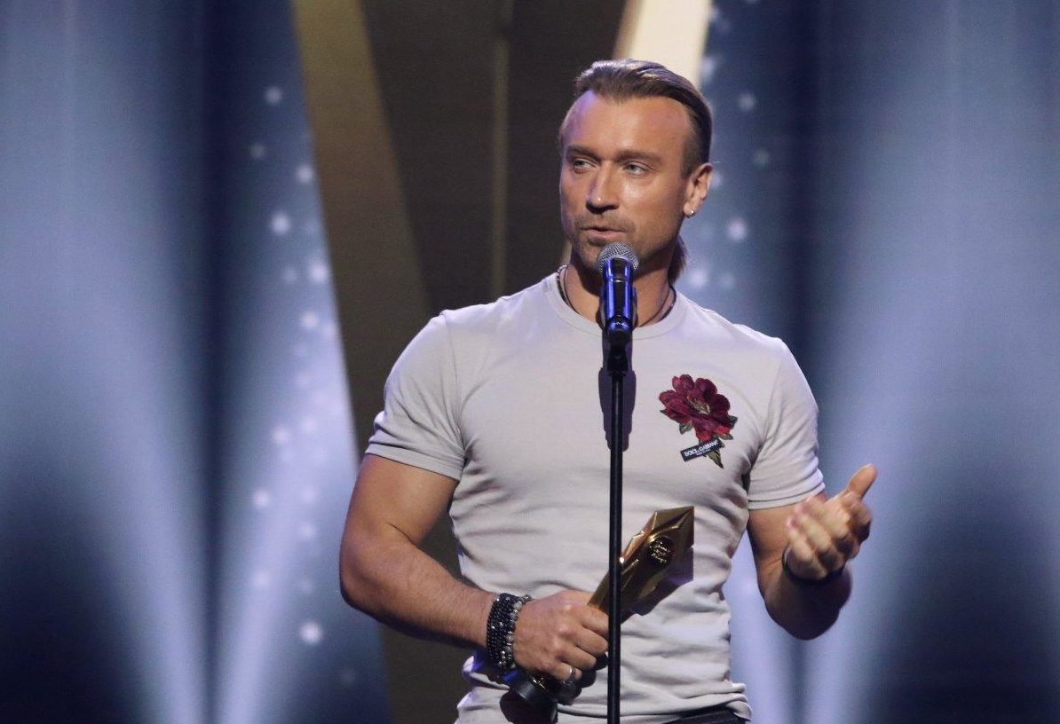 Запечена качка і гарбузова каша: Винник розповів про несподівані подарунки від прихильниць - today.ua