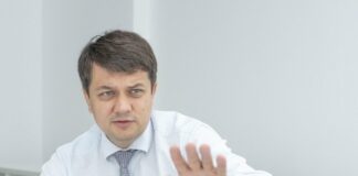 Українці розкритикували ініціативу Разумкова щодо підвищення зарплат нардепам: в соцмережах назрів скандал - today.ua