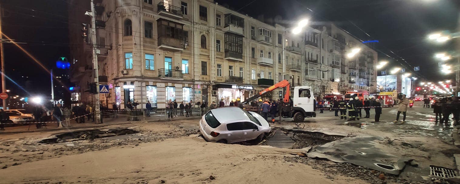 "Вас, бл*дей, выбрали": Филатов жестко отреагировал на прорыв трубы в центре Киева, упрекнув Зеленского