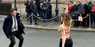 “Добро пожаловать, военный преступник!“: в Париже Путина встречали обнаженные активистки Femen - today.ua
