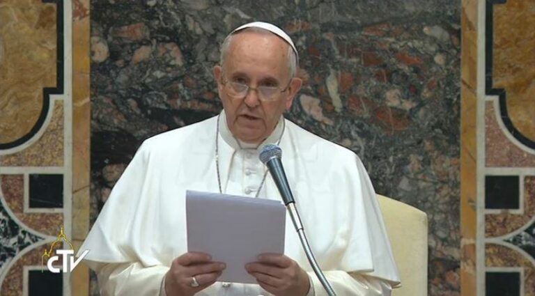 Папа Римський помолився за успіх зустрічі Зеленського з Путіним в Парижі - today.ua