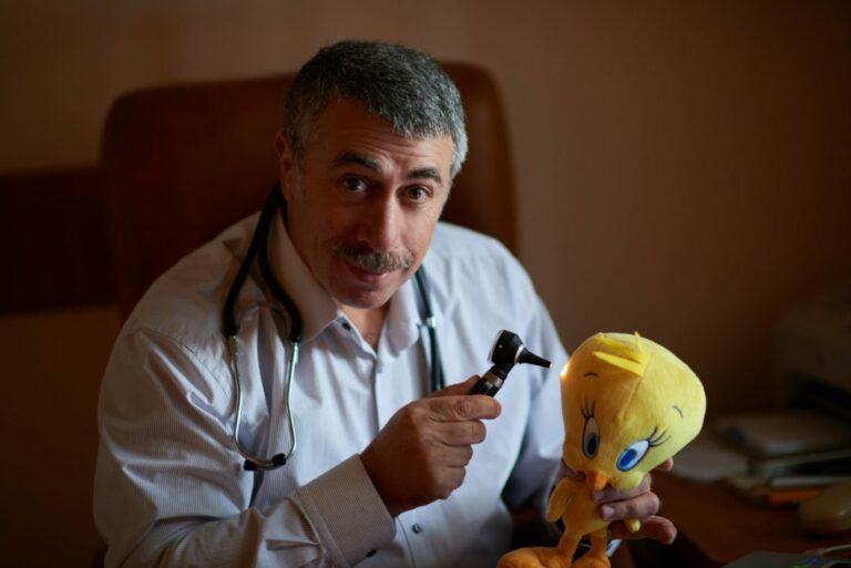 “Категорически неправильно и рисковано“: Комаровский рассказал, почему детям нельзя давать таблетки - today.ua