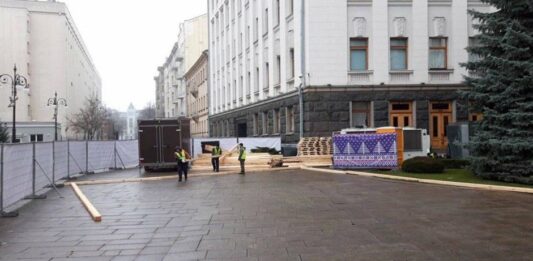 Митингуйте на коньках: под Офисом президента строят каток - today.ua