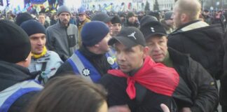 “Волшебный пендель ПесЮлям“: стало известно, кто забрасывал Порошенко яйцами на Майдане - today.ua