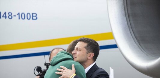 Зеленського назвали політиком року, а головною подією - звільнення моряків - today.ua