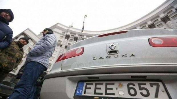 “Євробляхерів“ не штрафуватимуть з 1 січня: про що автомобілісти домовилися з владою  - today.ua