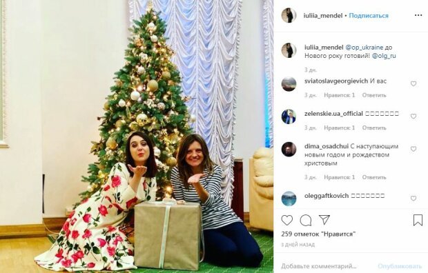 Много новогодних игрушек и подарки”: В Сети появились фото елок из Офиса Зеленского