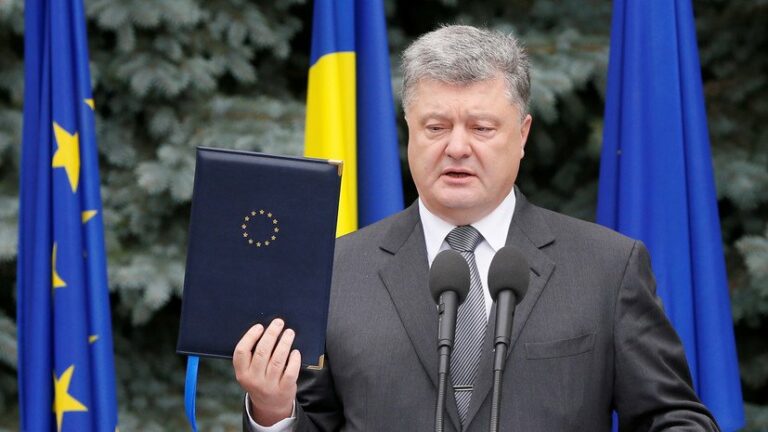 “Усилия - удвоить“: Порошенко прокомментировал санкции ЕС против России - today.ua