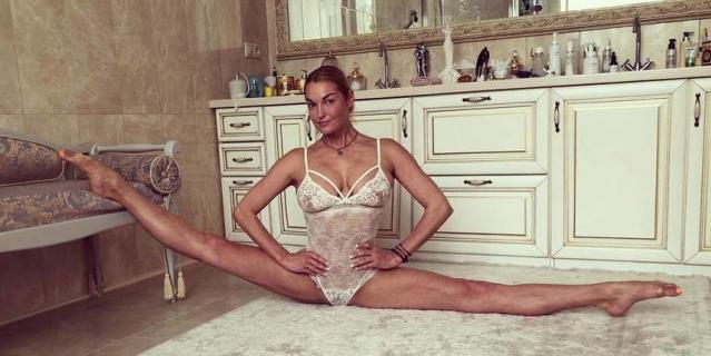 У несподіваному амплуа: Анастасія Волочкова знову розставила ноги - today.ua