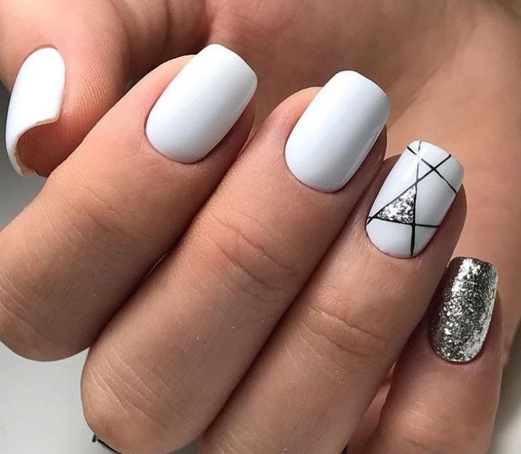 Маникюр с глиттером 2020: лучшие идеи для новогоднего дизайна - today.ua