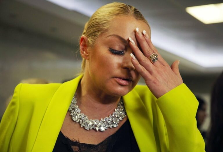 “Коліна з'їхали, а груди перемістилися“: Волочкова шокувала безглуздою позою  - today.ua