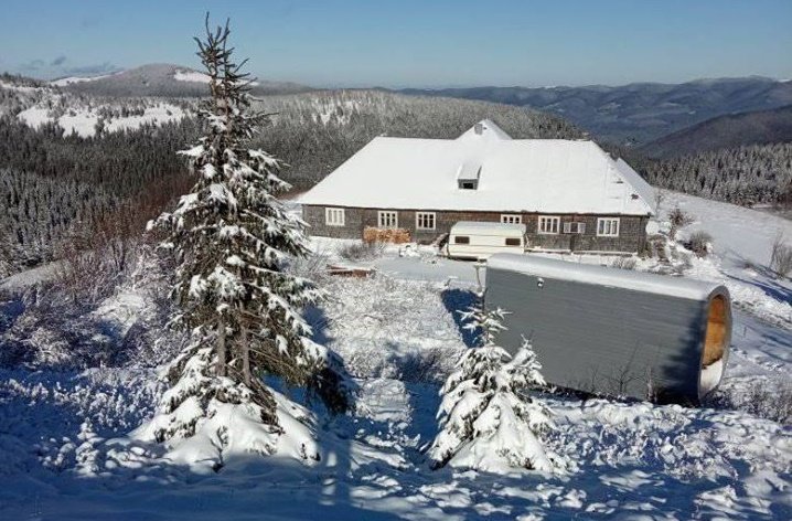 Снегопады и до 10 градусов мороза: появились фото первых дней зимы в Карпатах - today.ua