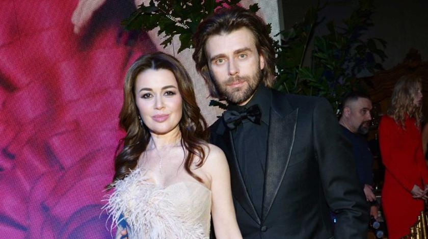 Обещают миллионы: муж Анастасии Заворотнюк превратился в ломовую лошадь - today.ua