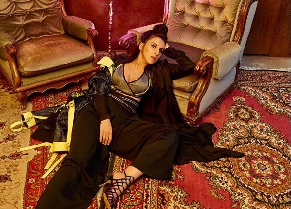 “Показала всю сутність Темного Фенікса“: Джамала на підлозі у вітальні показала розкішний бюст - today.ua