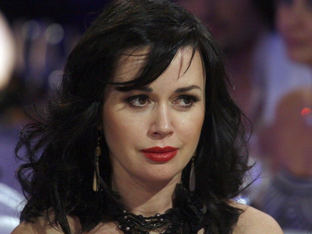 Анастасія Заворотнюк зараз найбільш вразлива: відомий співак розповів, як насправді почувається актриса