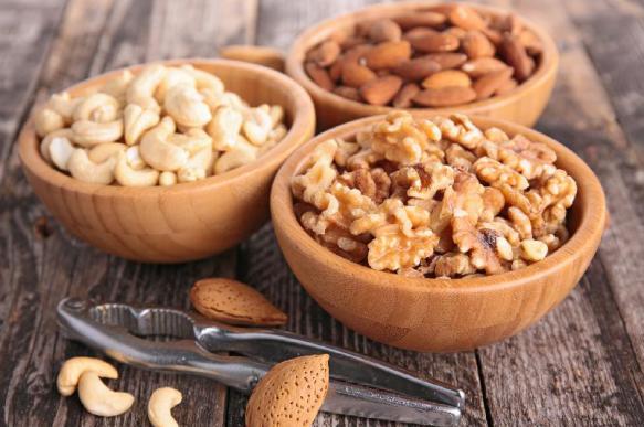 Людям с диабетом надо употреблять орехи: ученые назвали сорта