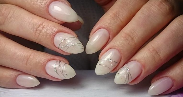 Молочный маникюр 2020: главные тренды и с чем сочетать (фото) - today.ua