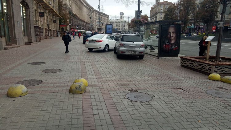 Верховный суд разрешил водителям ездить по тротуарам - today.ua