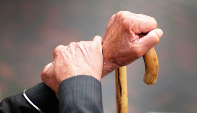 Нехватка страхового стажа для пенсии по возрасту: найдена альтернатива - today.ua